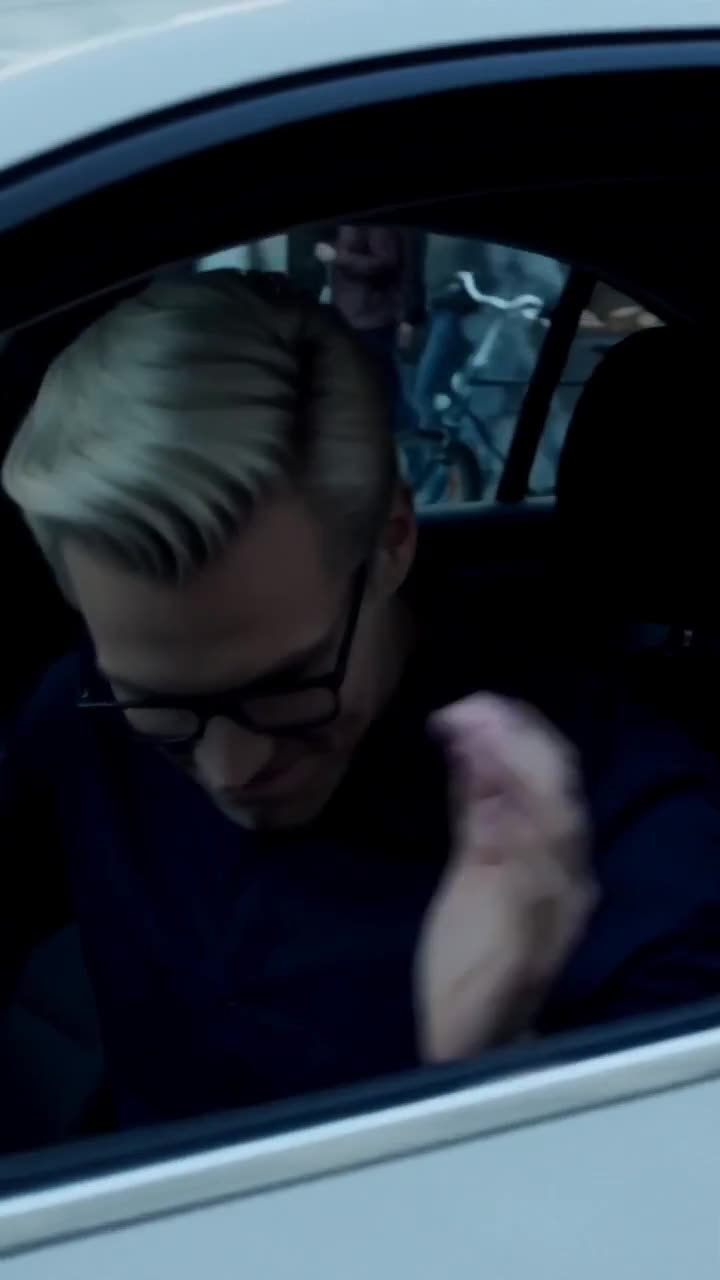 Blick in den weißen Wagen, der sich binnen Sekunden in eine ausweglose Falle verwandelt.